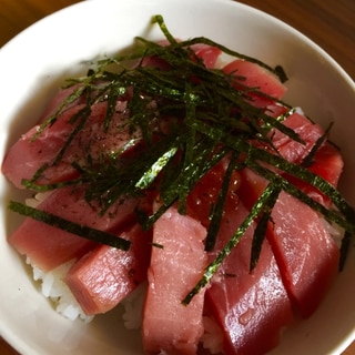 マグロといくらの贅沢鉄火丼